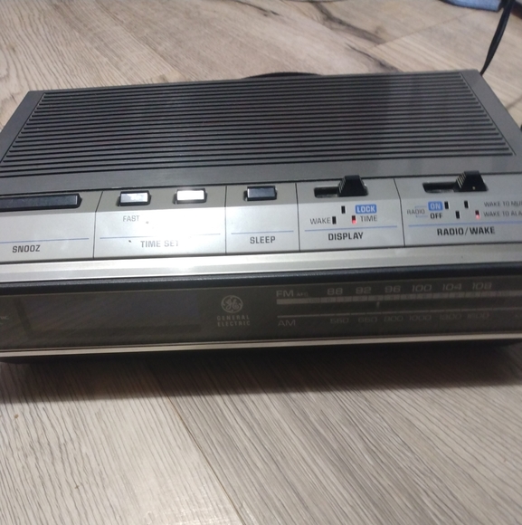 Vintage General Electric Radio & Alarm Clock - Picture 1 of 4